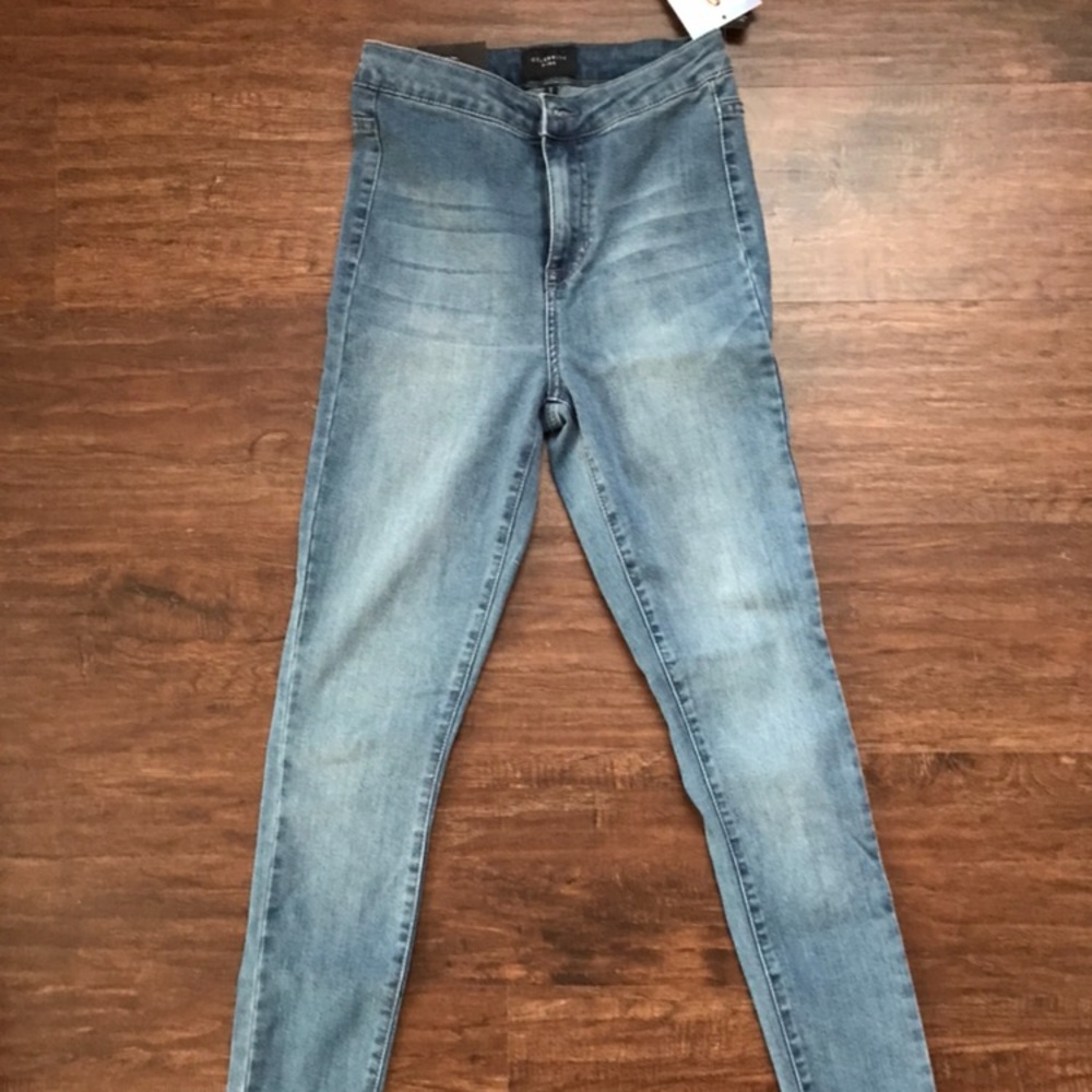 Fashion Nova - Hi Rise Jeans - Med Wash - Size 25
